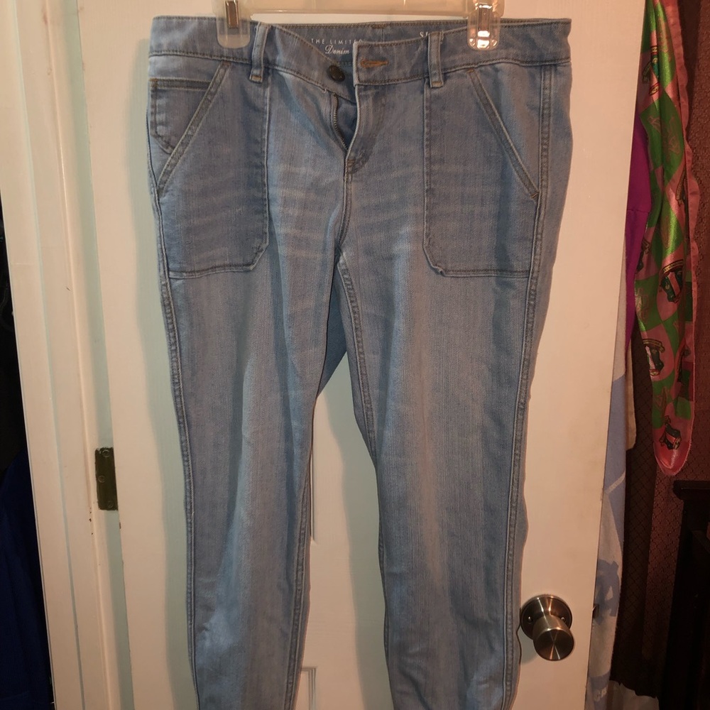 Like new!! The Limited boyfriend jeans